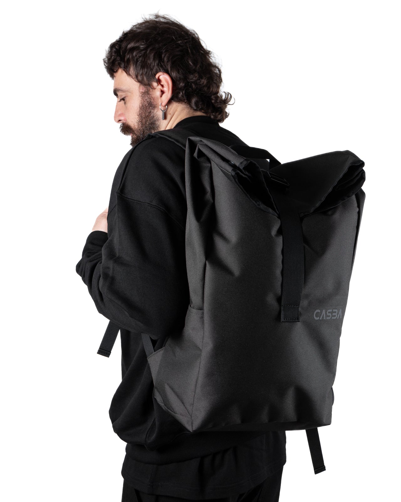 Magnetic Roll-Top Backpack – Spacious, Secure, and Water-Repellent.
Zaino Roll-Top Magnetico – Spazioso, Sicuro e Idrorepellente.