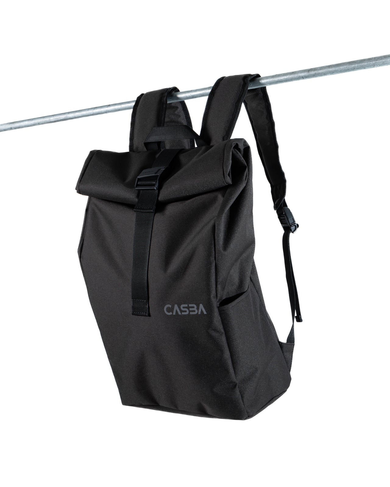 Magnetic Roll-Top Backpack – Spacious, Secure, and Water-Repellent.
Zaino Roll-Top Magnetico – Spazioso, Sicuro e Idrorepellente.