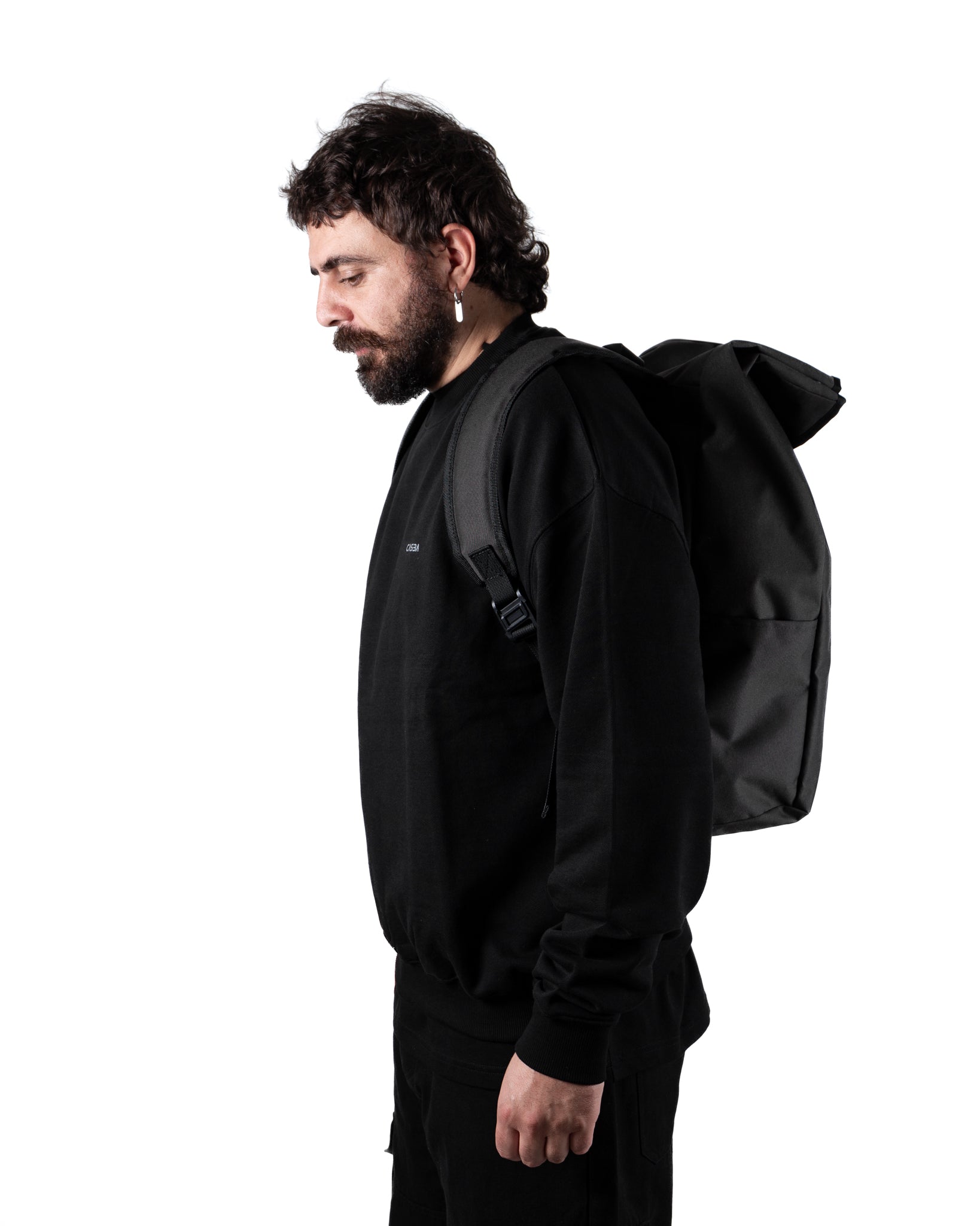 Magnetic Roll-Top Backpack – Spacious, Secure, and Water-Repellent.
Zaino Roll-Top Magnetico – Spazioso, Sicuro e Idrorepellente.