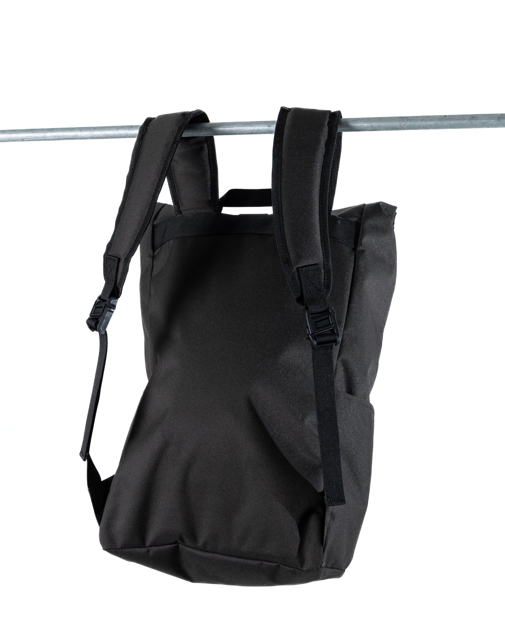 Magnetic Roll-Top Backpack – Spacious, Secure, and Water-Repellent.
Zaino Roll-Top Magnetico – Spazioso, Sicuro e Idrorepellente.