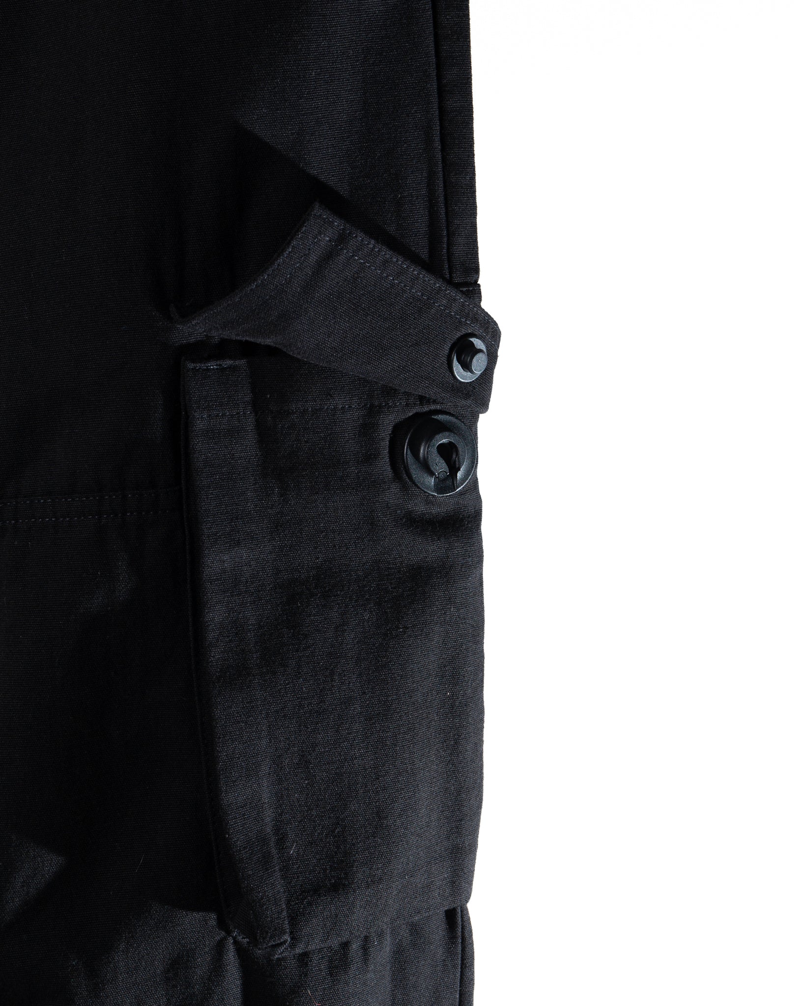Magnetic Cargo Pants – Comfort, Sustainability, and Security.
Pantalone Cargo Magnetico – Comfort, Sostenibilità e Sicurezza.