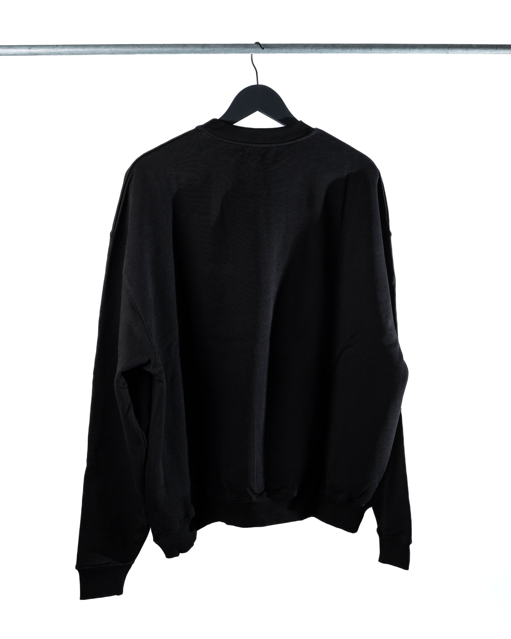 Organic Cotton Crewneck Sweatshirt – Comfort, Sustainability, and Essential Design.
Felpa Girocollo in Cotone Biologico – Comfort, Sostenibilità e Design Essenziale.