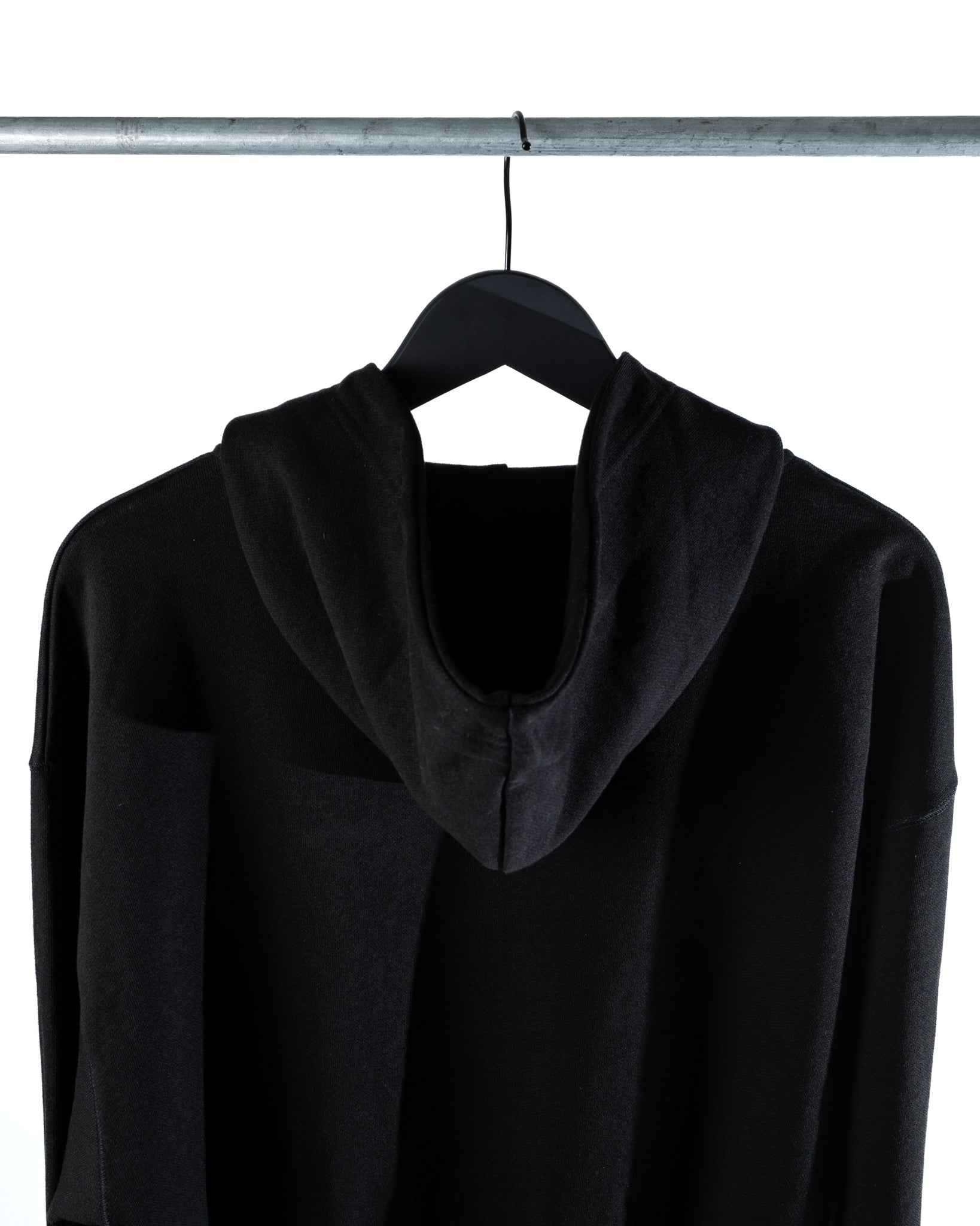 Organic Cotton Zip Hoodie – Comfort, Style, and Sustainability.
Felpa con Cappuccio Zip in Cotone Biologico – Comfort, Stile e Sostenibilità.