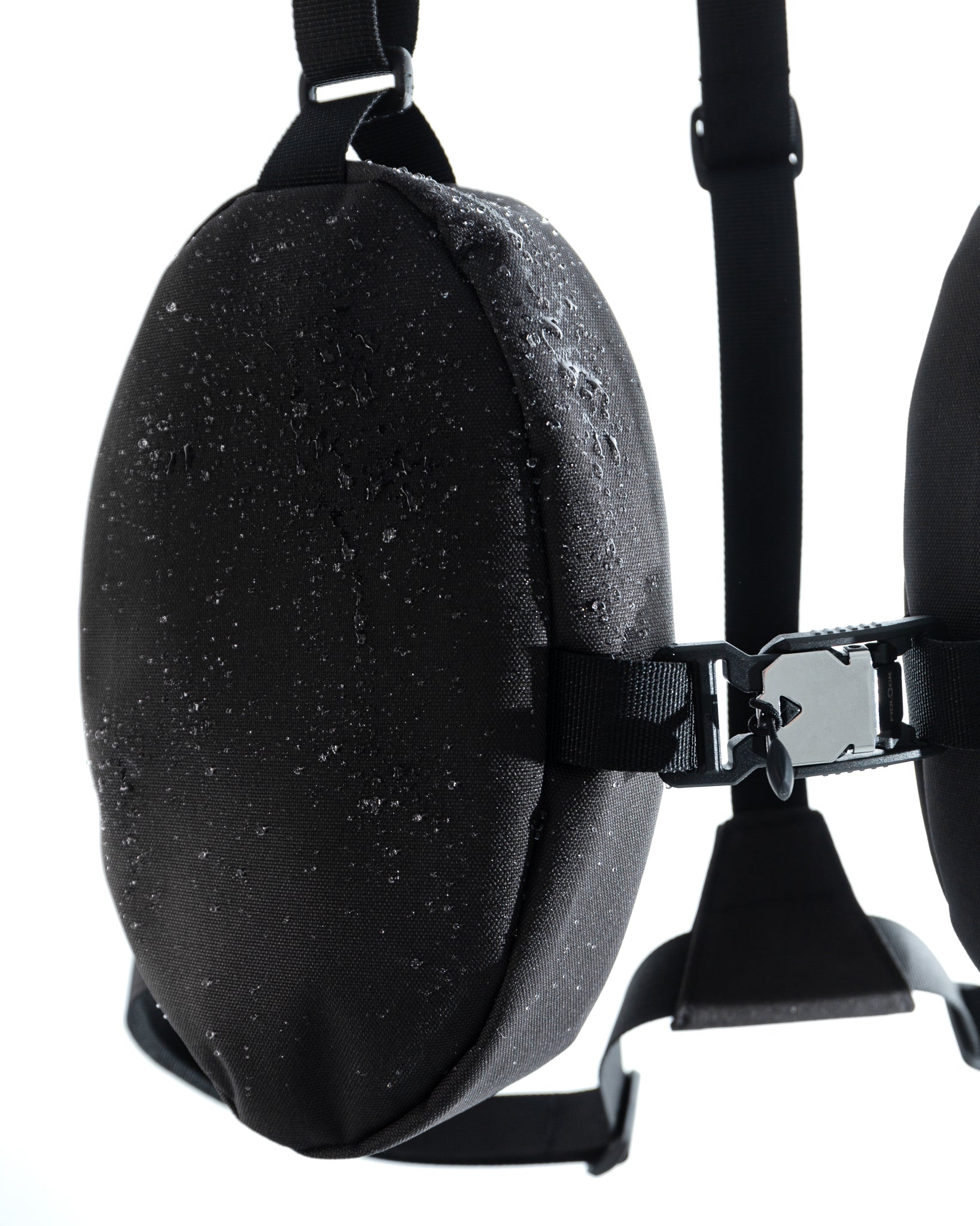 Hyperbag – Compact, Functional, Water-Repellent, and Magnetic.
Hyperbag – Borsa Compatta e Funzionale, Idrorepellente e Magnetica.